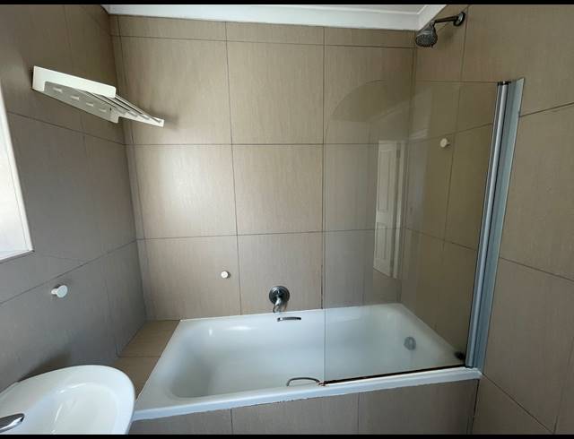 2 BEDROOM APARTMENT RENTED IN PADFIELD PARK